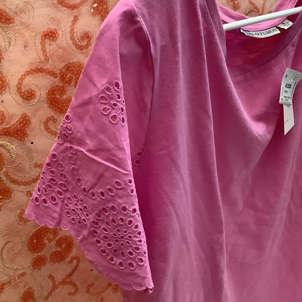Elegant Pink Eyelet Sleeve Top - Picture 3 of 4